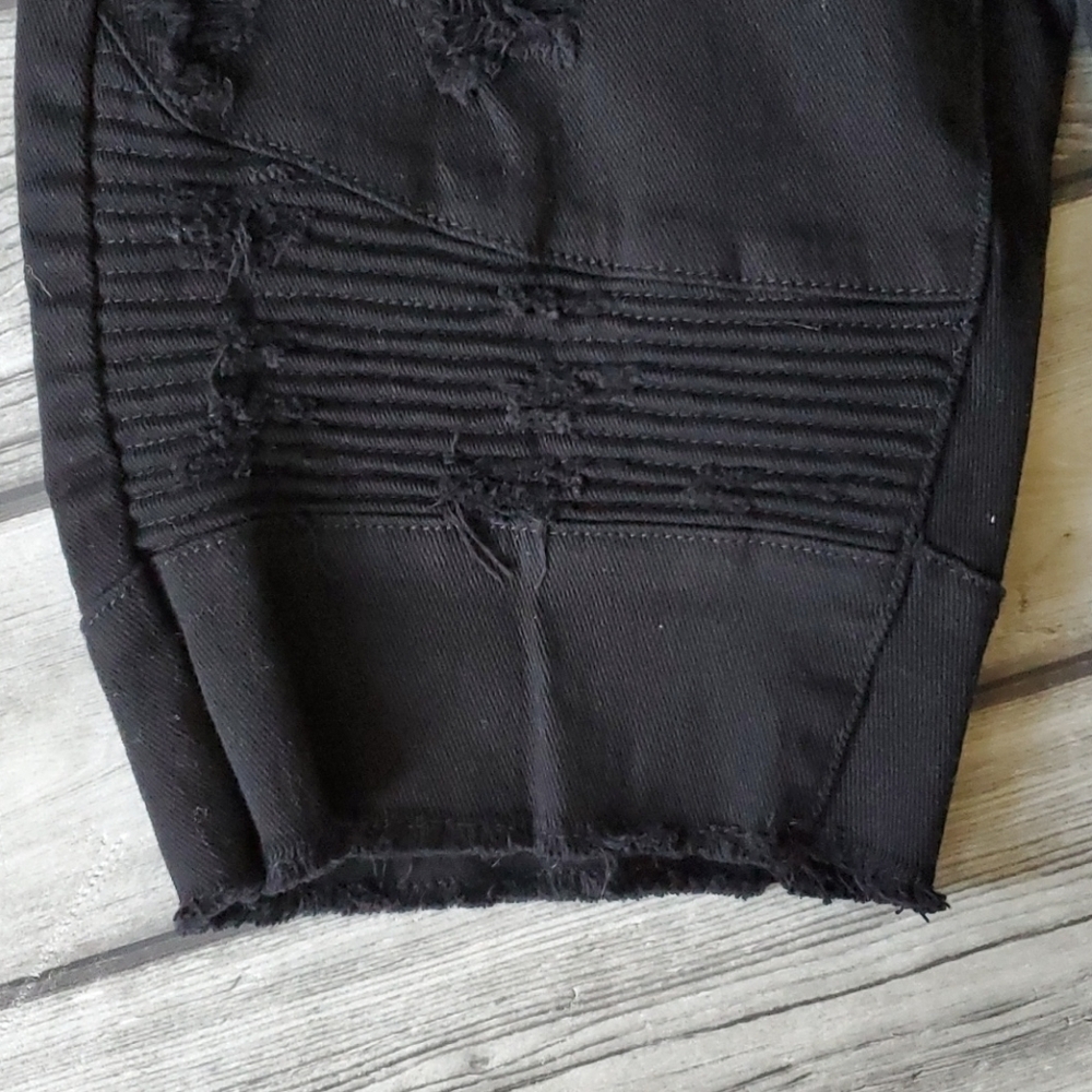 Rue 21 Black Distressed Bermuda Jean Shorts Sz 26 - Picture 2 of 6
